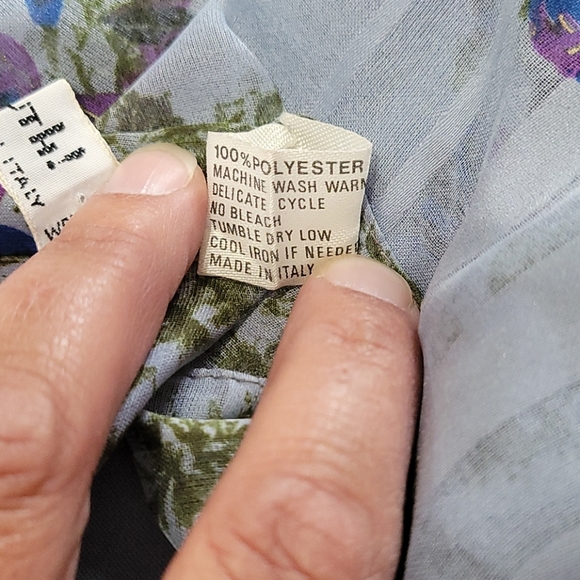 Beautiful made in Italy Floral Scarf!!! - Picture 5 of 5